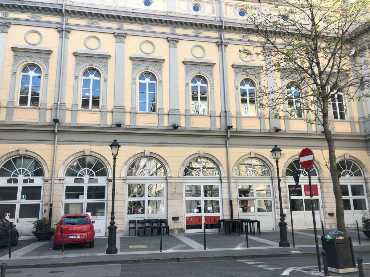 Alla Scalinata Del Teatro Rossetti Parcheggio トリエステ エクステリア 写真